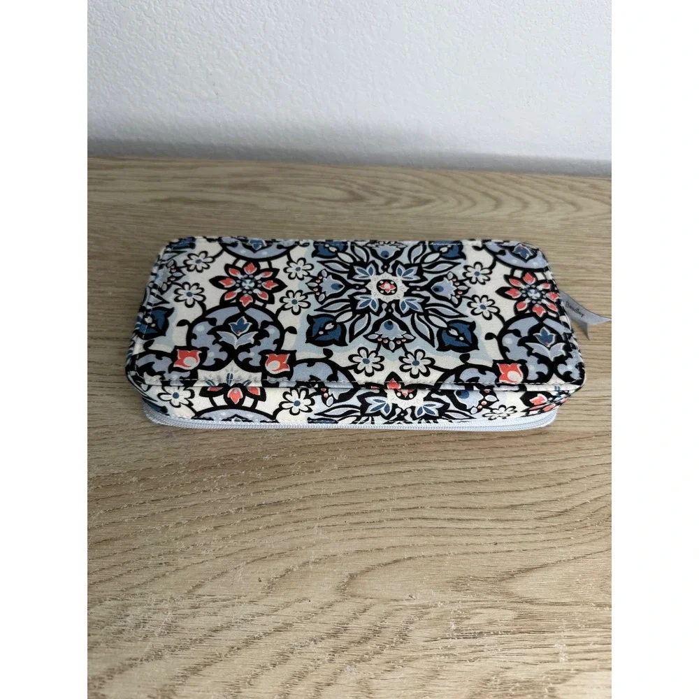 Vera Bradley Blue Floral Medallion Zippered Accessory Pouch Case 24836-V76